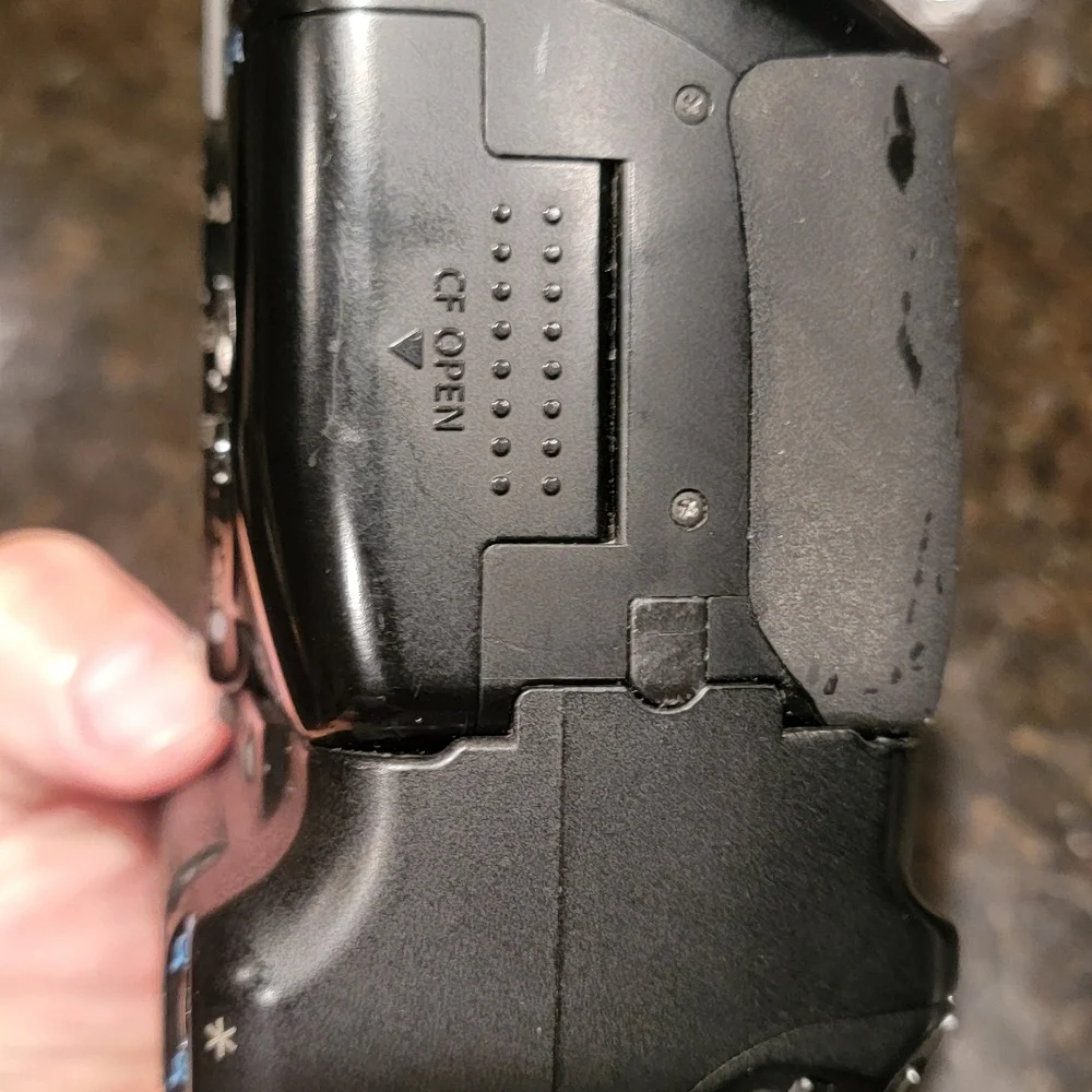 CANON REBEL XTi EFS 55-250 Camera/Lens & CANON Battery Grip